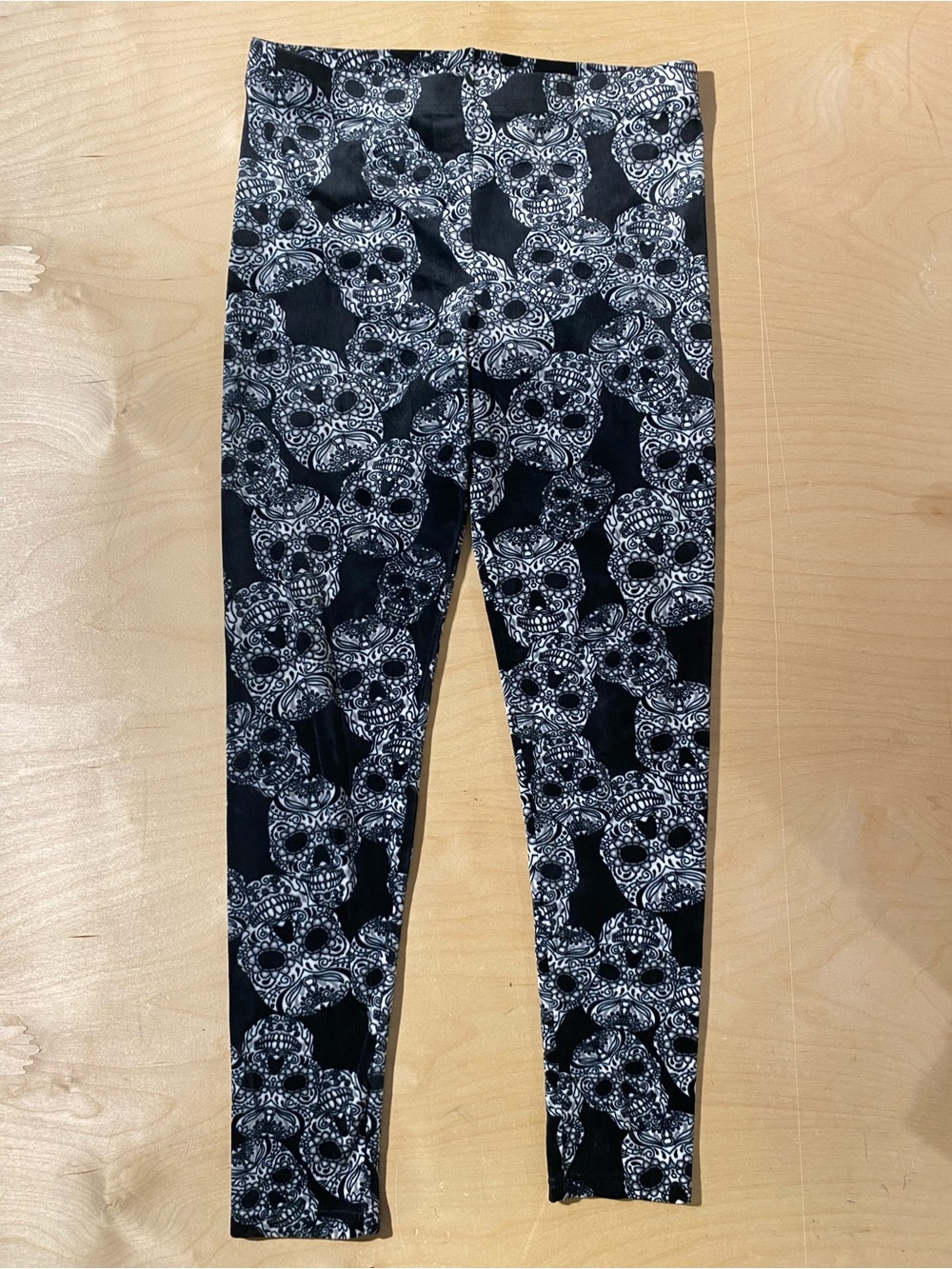 No Boundaries Black & White Skull Print Leggings
Large (11-13) (CG)